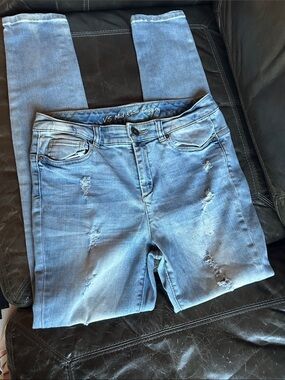 Victoria's Secret Light Blue Distressed Mid-Rise Jeggings